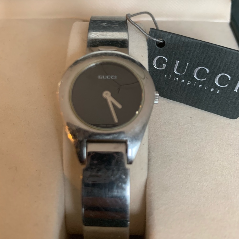 Gucci 6700L Timepiece